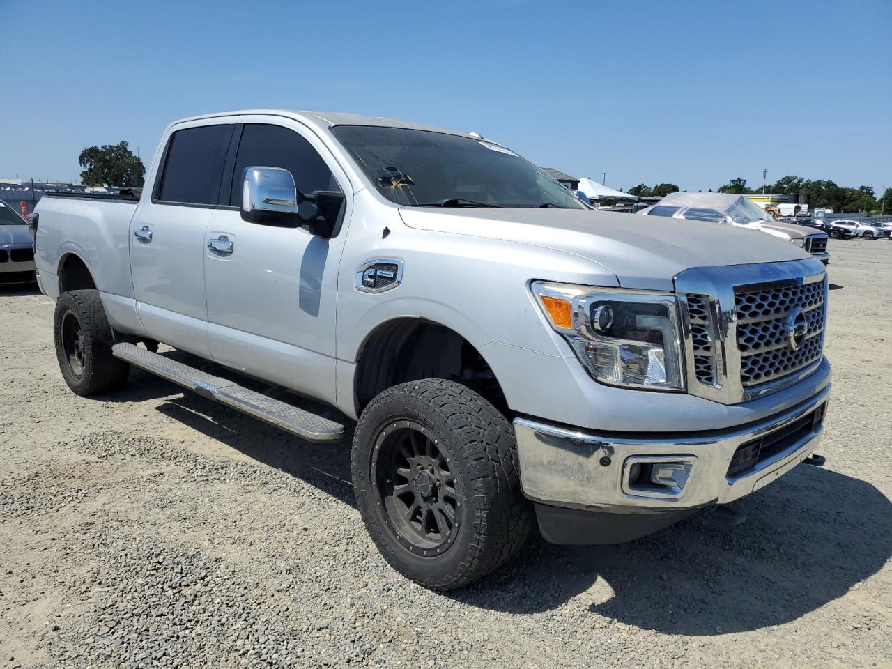 2017 NISSAN Titan