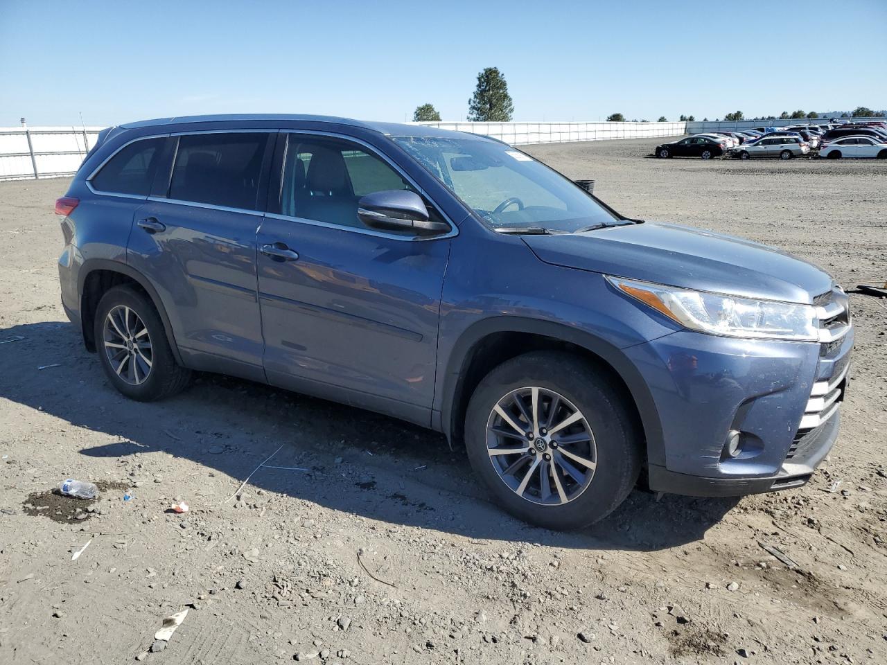 2017 TOYOTA HIGHLANDER