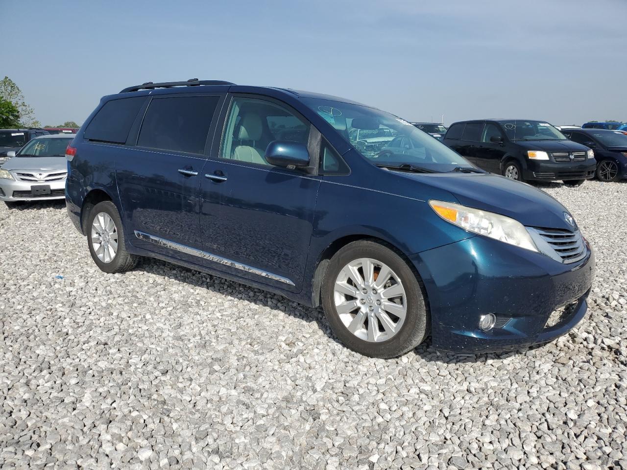 2011 TOYOTA SIENNA