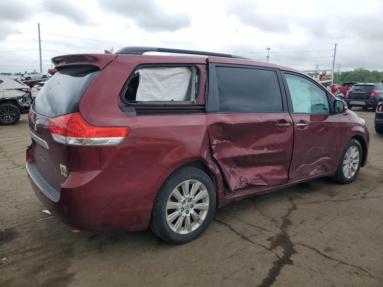 2014 TOYOTA SIENNA