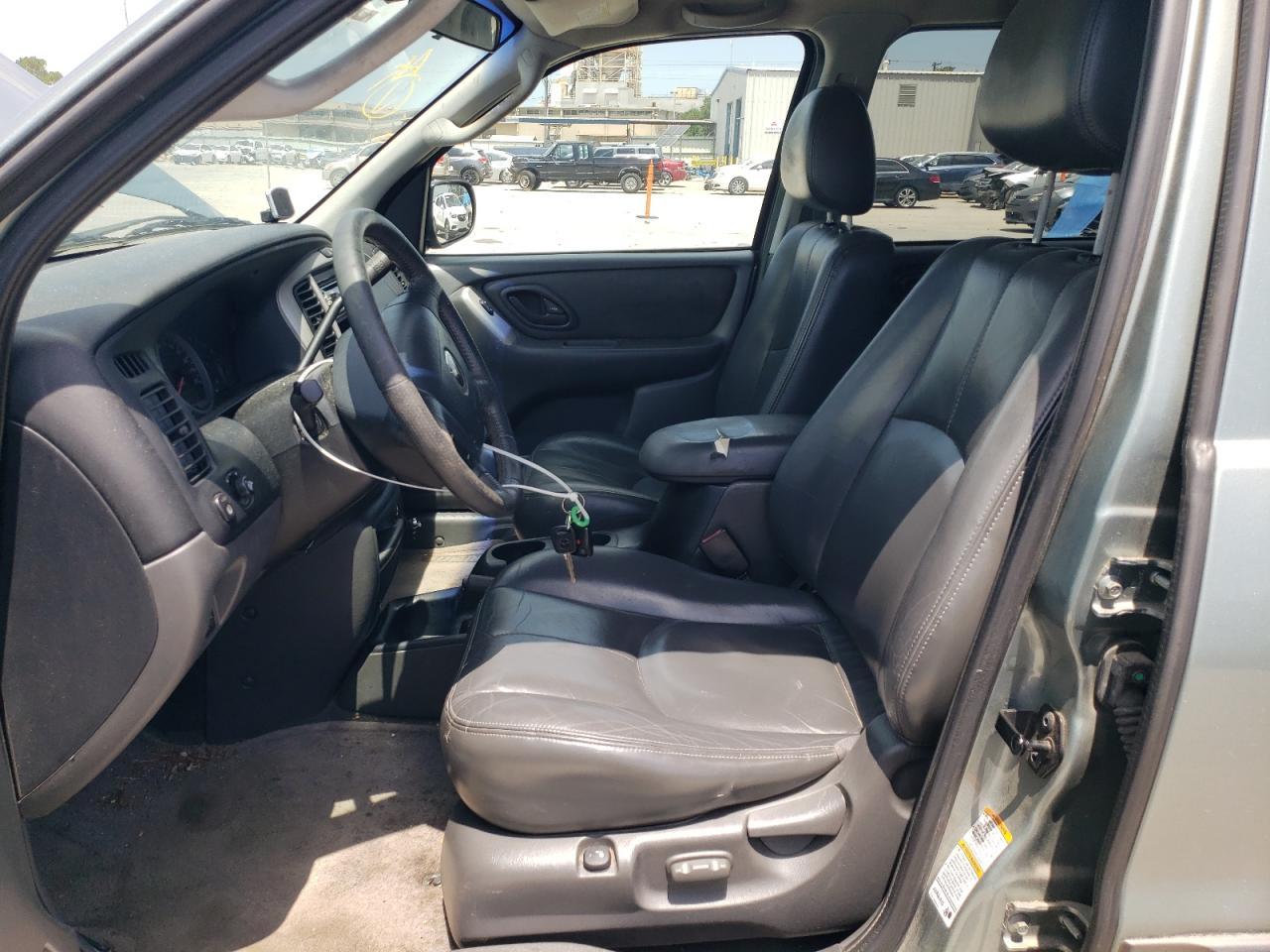 2004 MAZDA Tribute