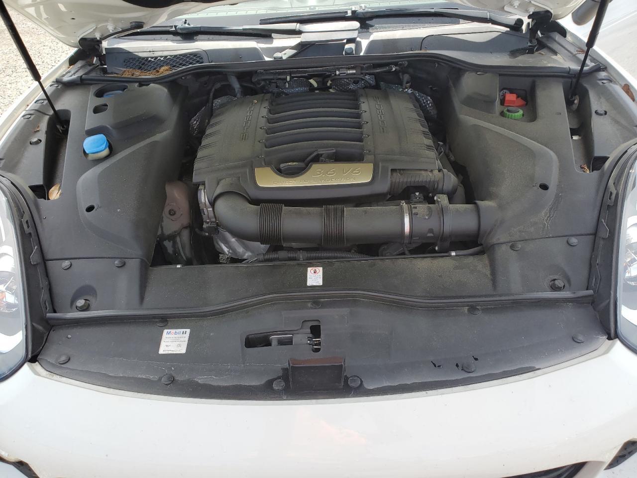 2017 PORSCHE CAYENNE