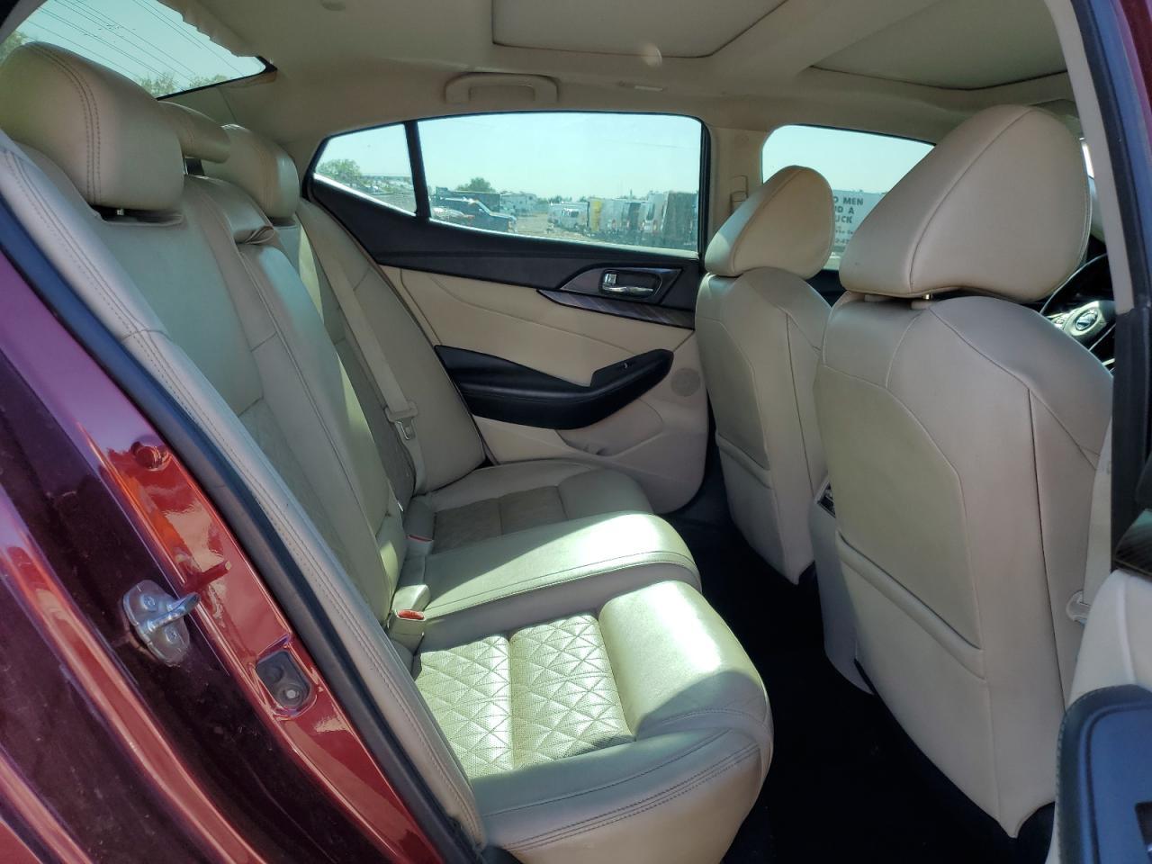 2017 NISSAN Maxima