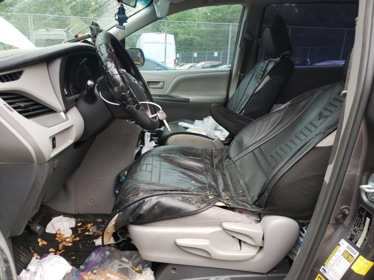 2017 TOYOTA SIENNA