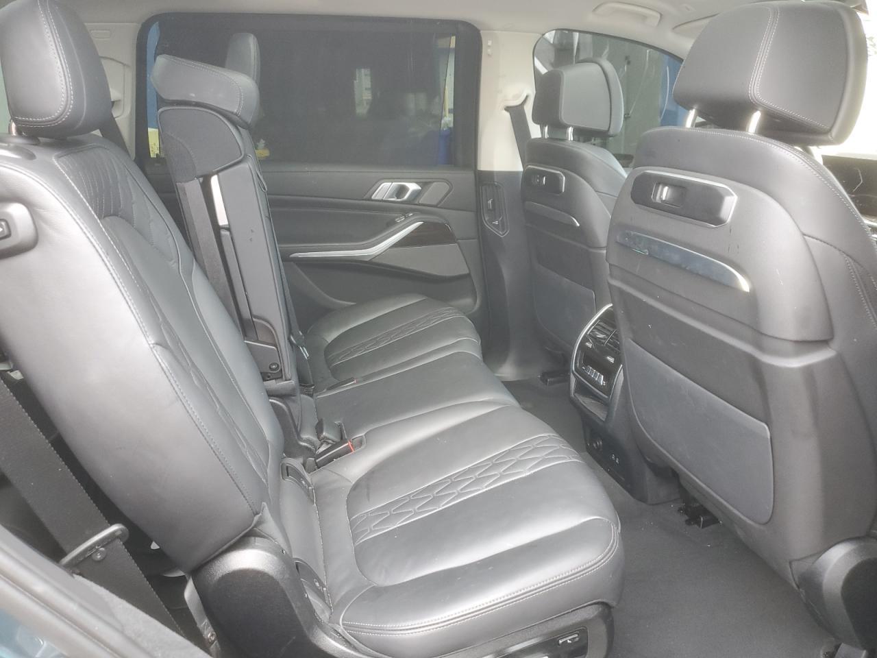 2023 BMW X7