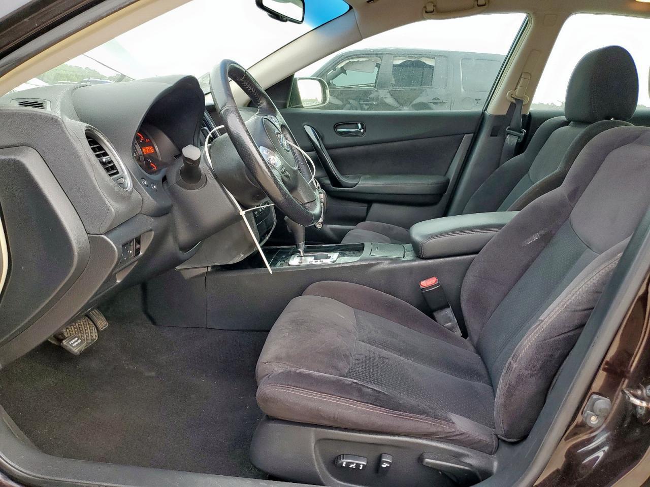 2010 NISSAN Maxima
