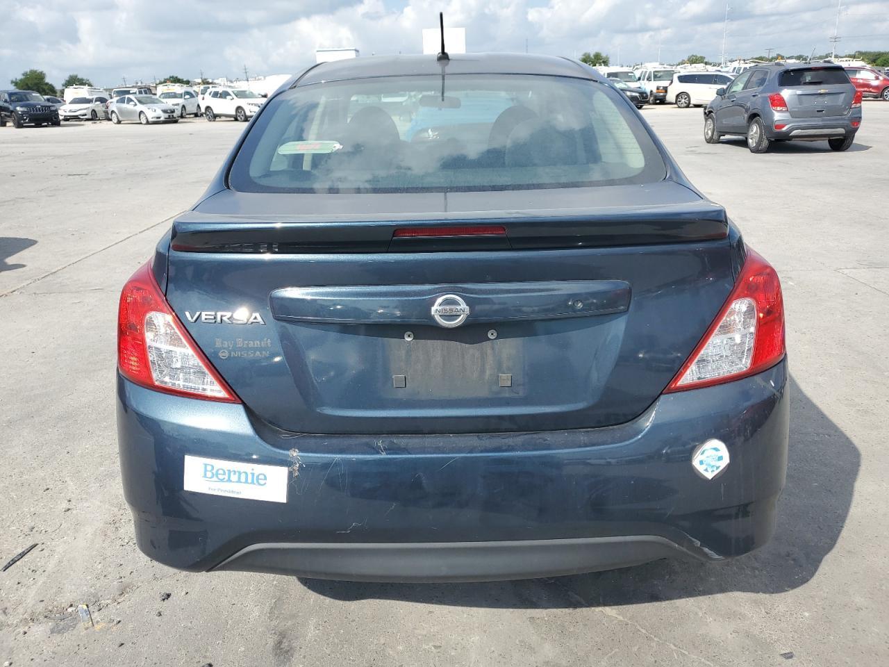 2017 NISSAN VERSA