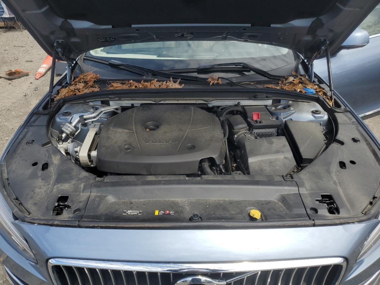 2017 VOLVO S90