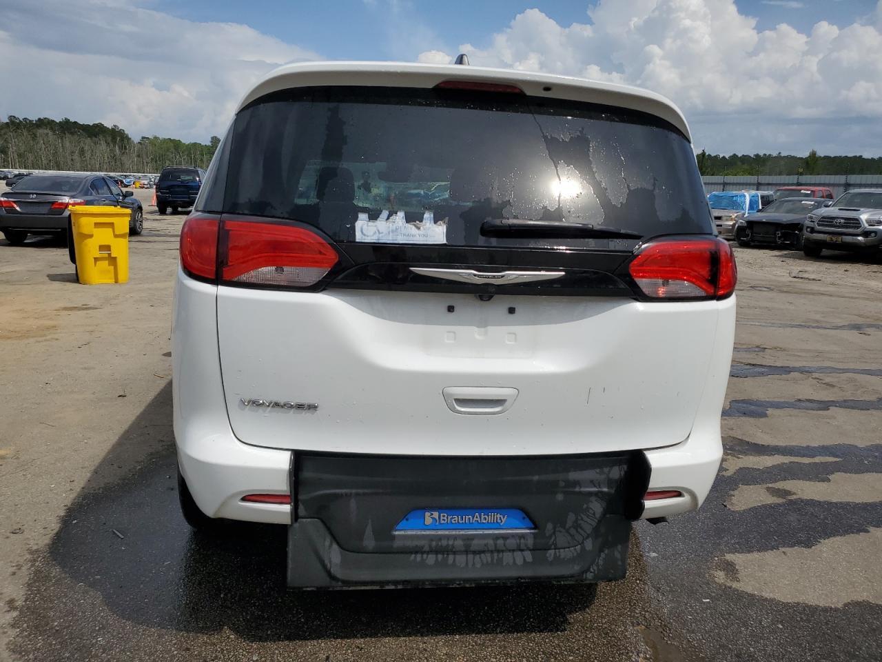 2023 CHRYSLER Voyager