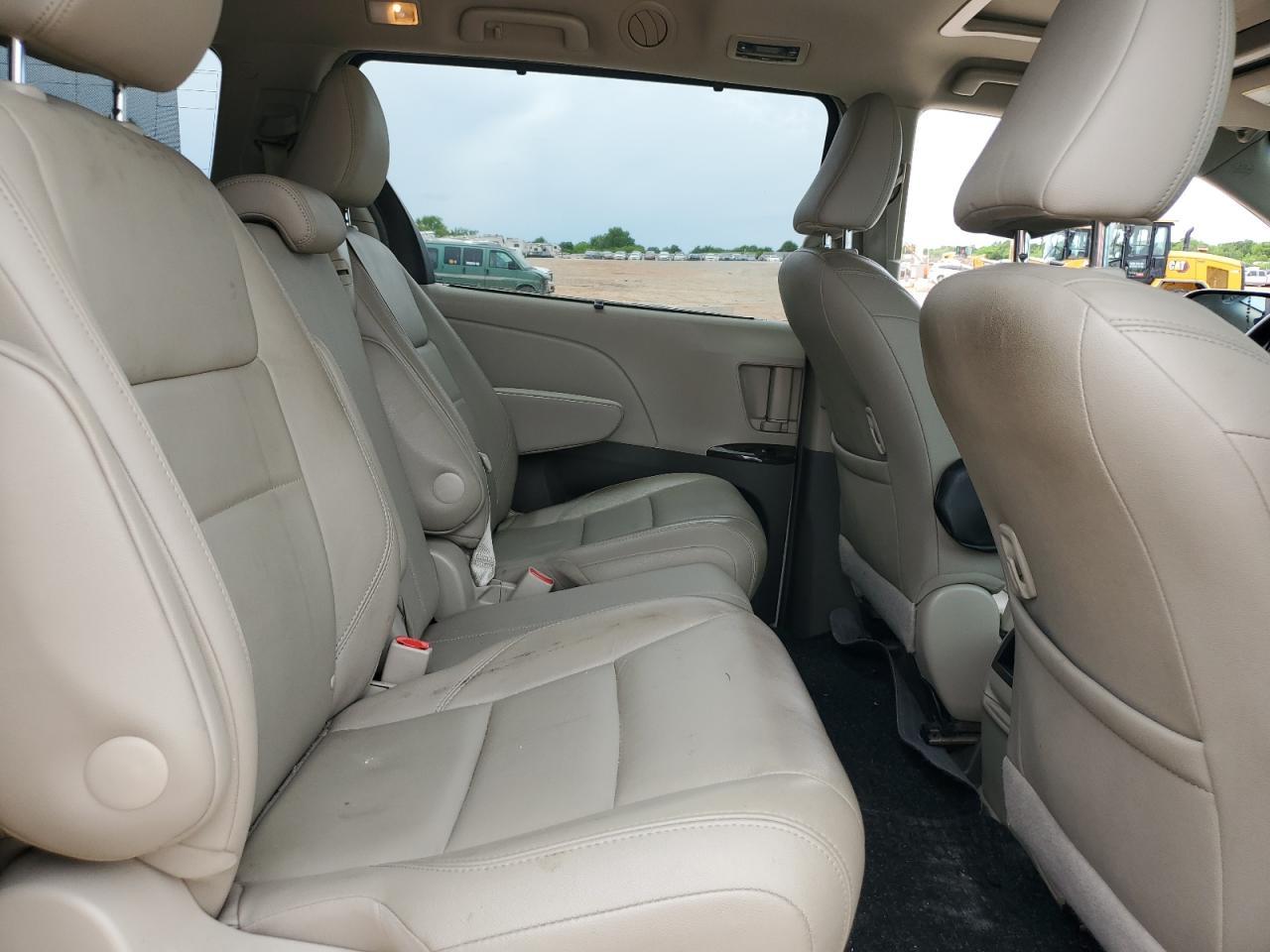 2015 TOYOTA SIENNA