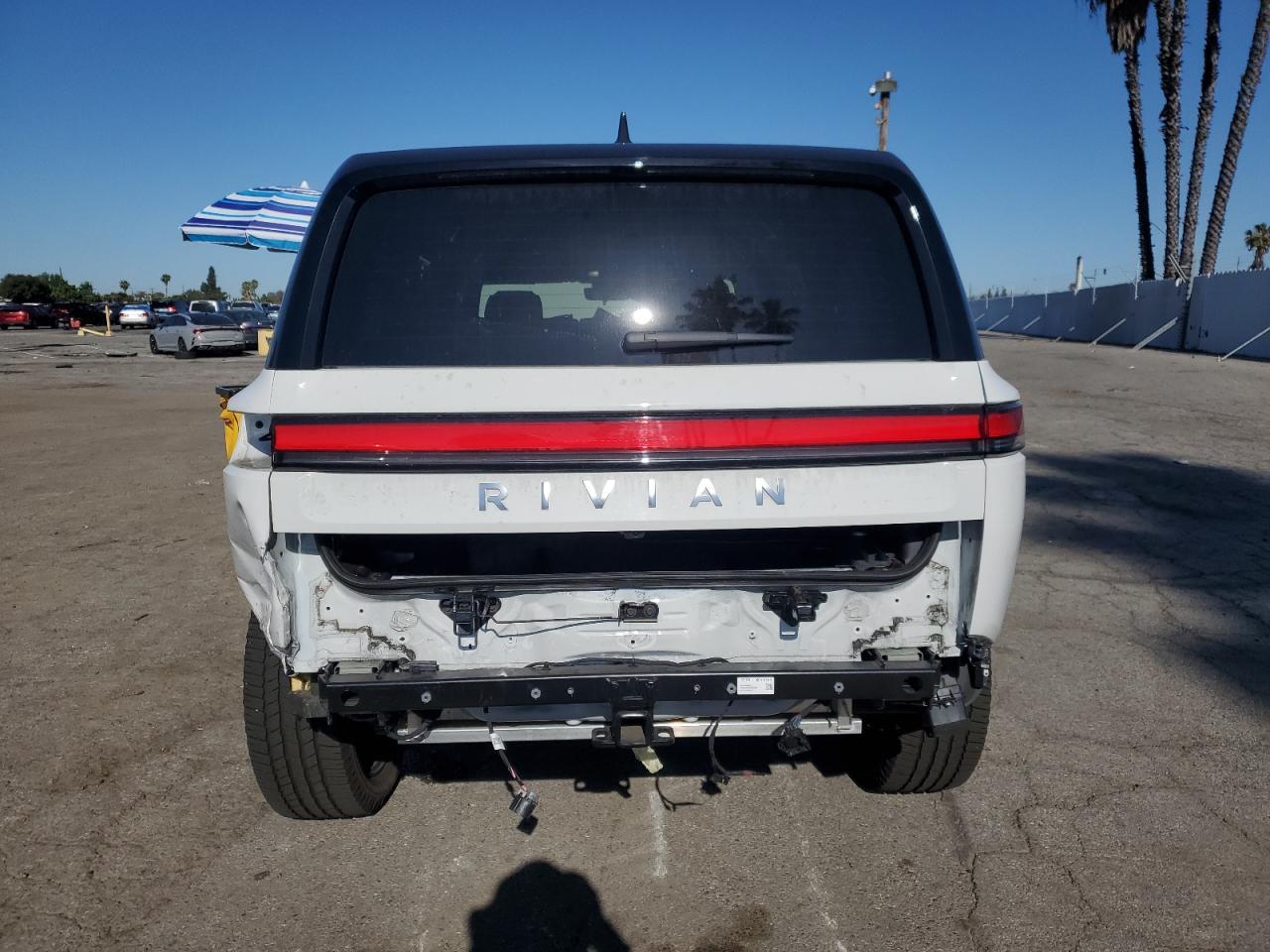 2024 RIVIAN R1s