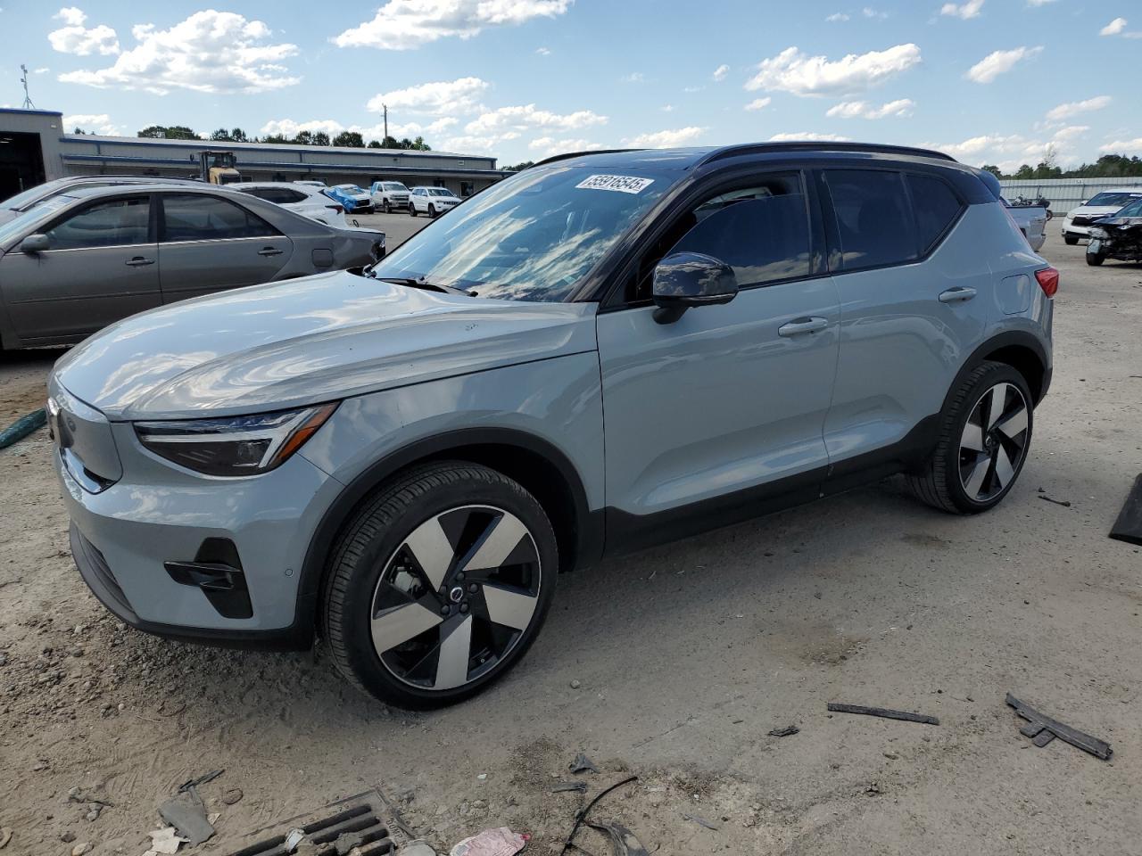 2024 VOLVO XC40
