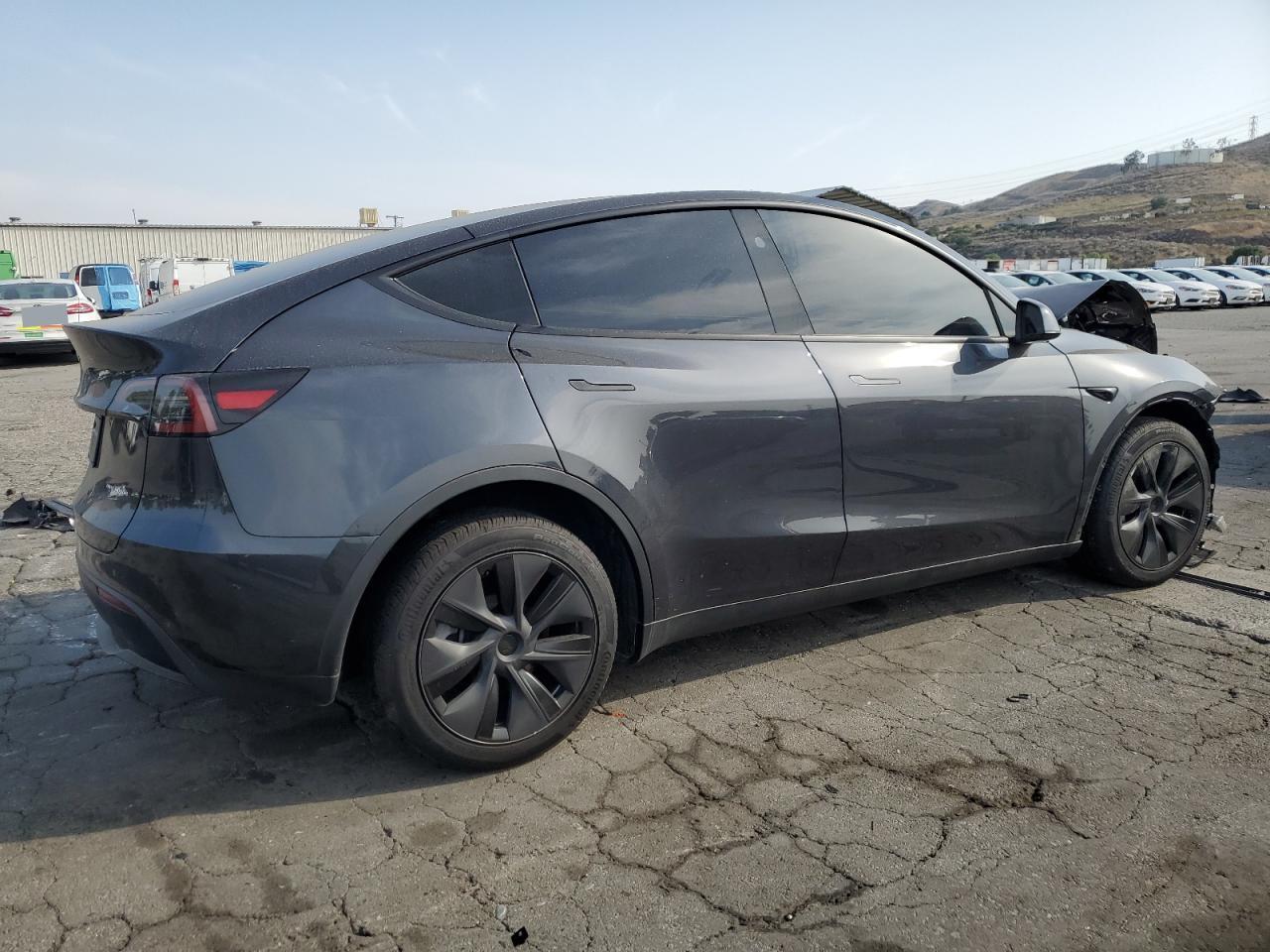 2025 TESLA MODEL Y