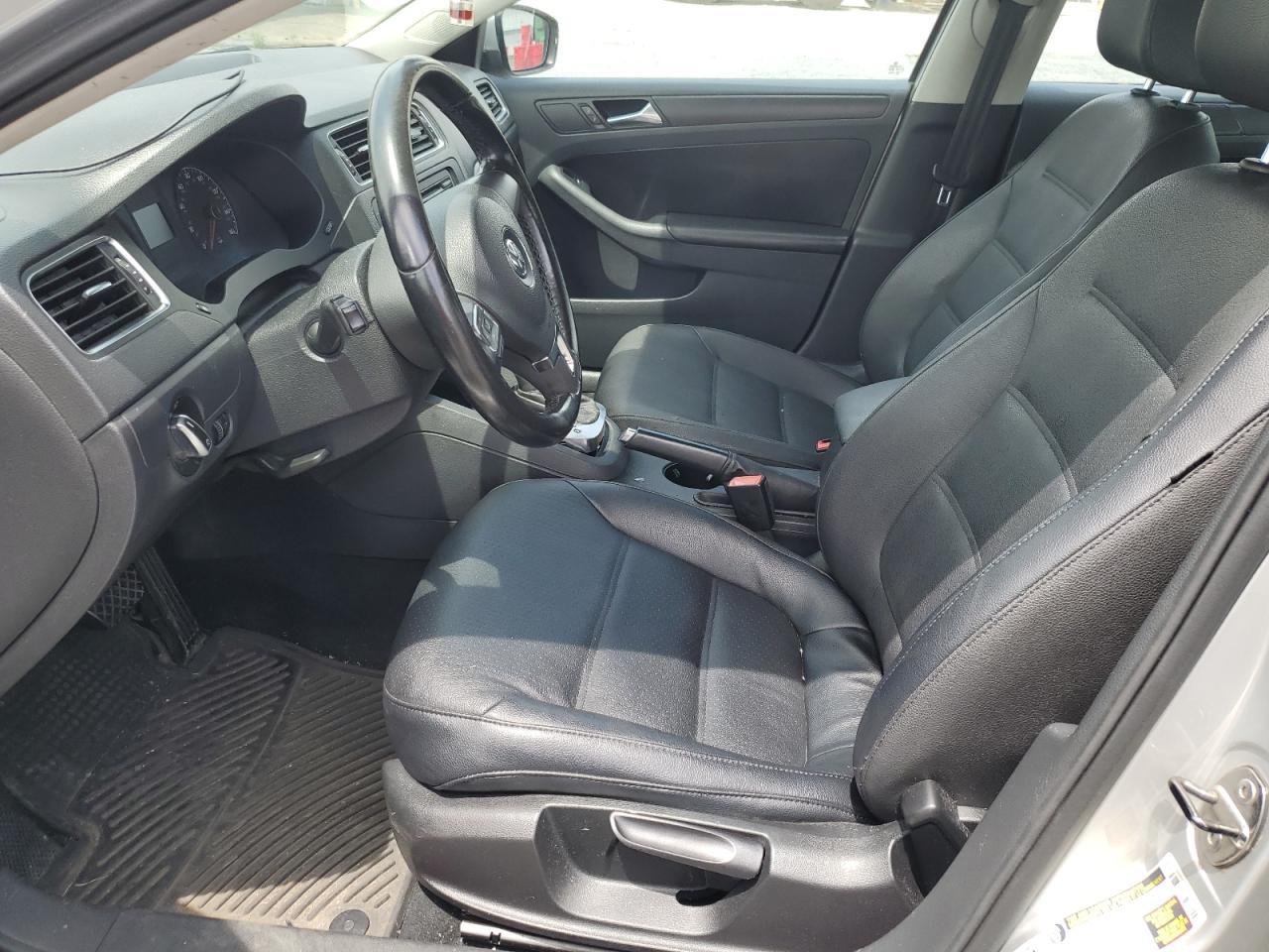 2011 VOLKSWAGEN JETTA