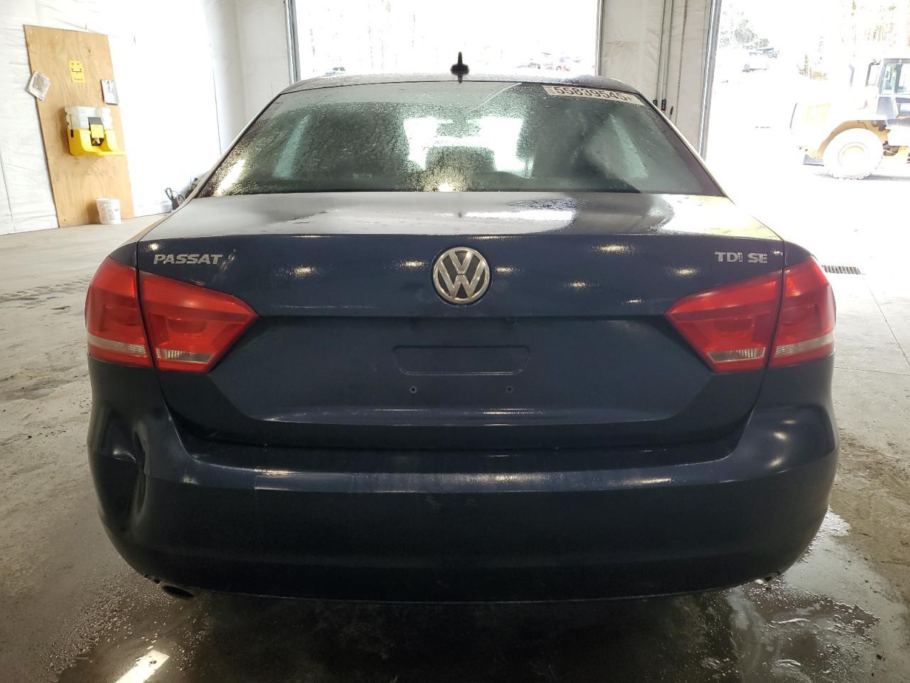 2012 VOLKSWAGEN Passat