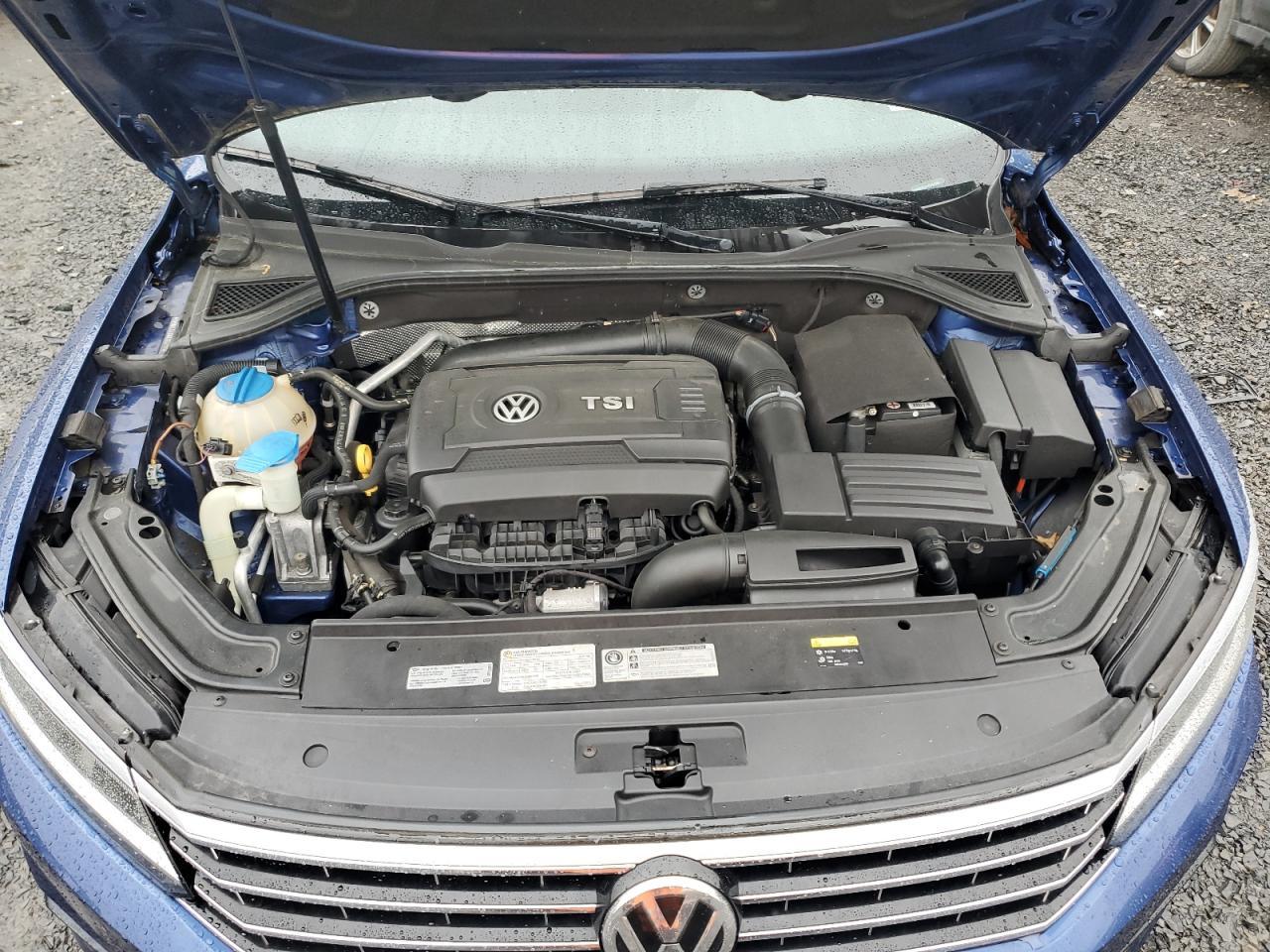 2016 VOLKSWAGEN Passat
