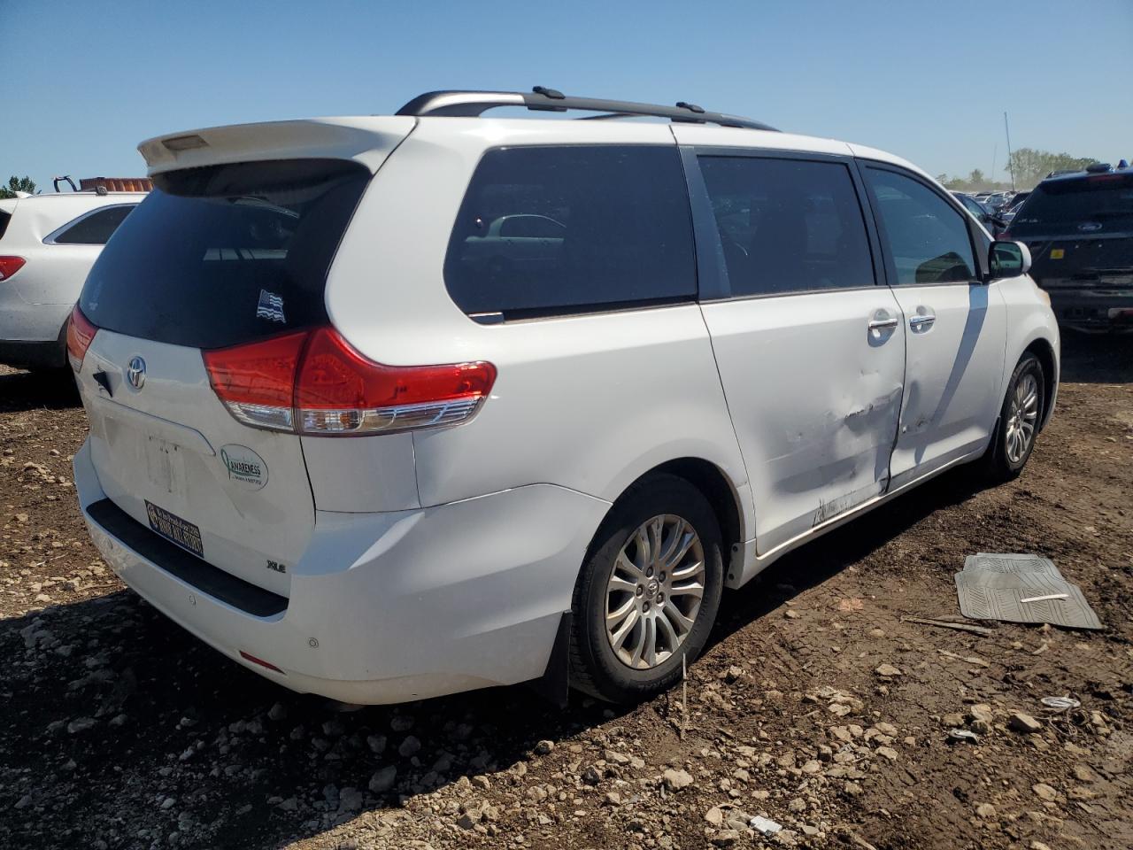 2012 TOYOTA SIENNA