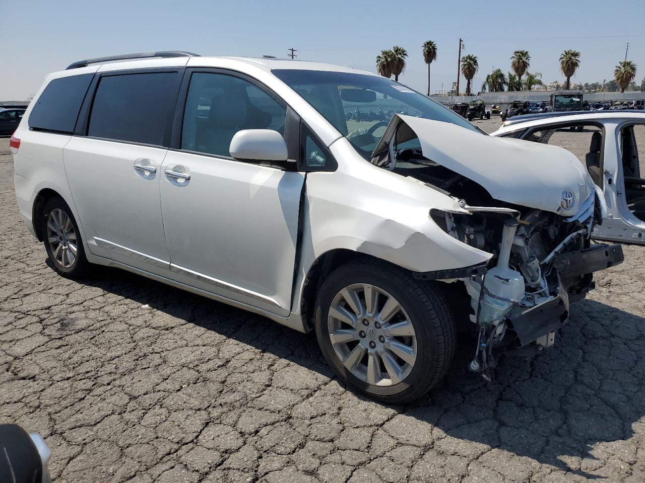 2012 TOYOTA SIENNA