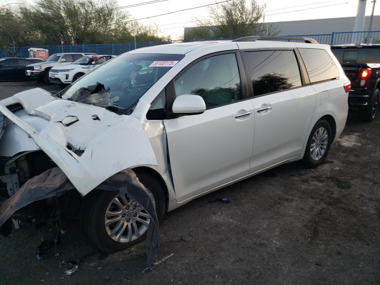 2017 TOYOTA SIENNA