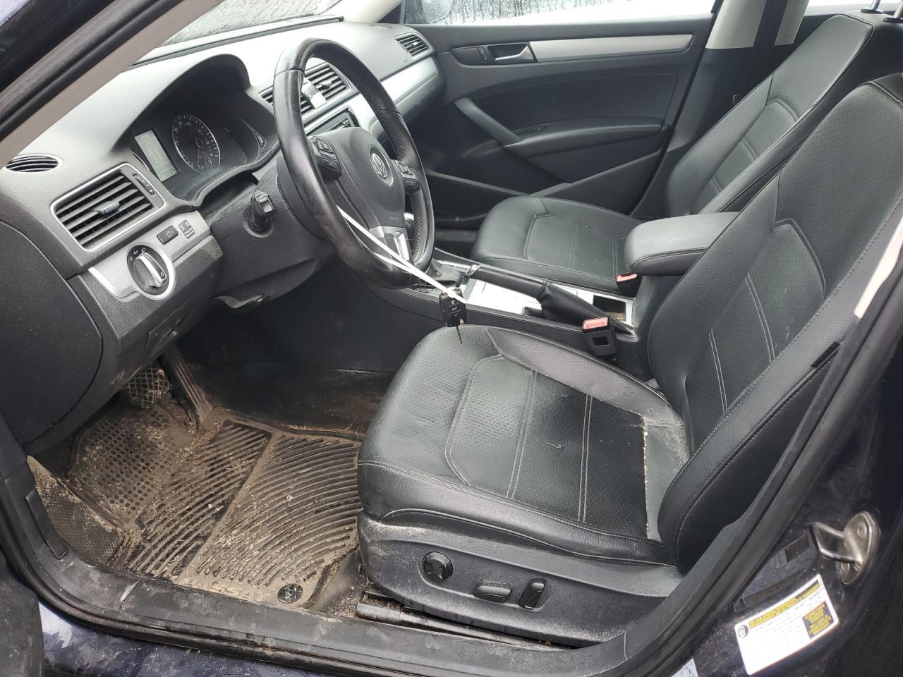 2012 VOLKSWAGEN Passat