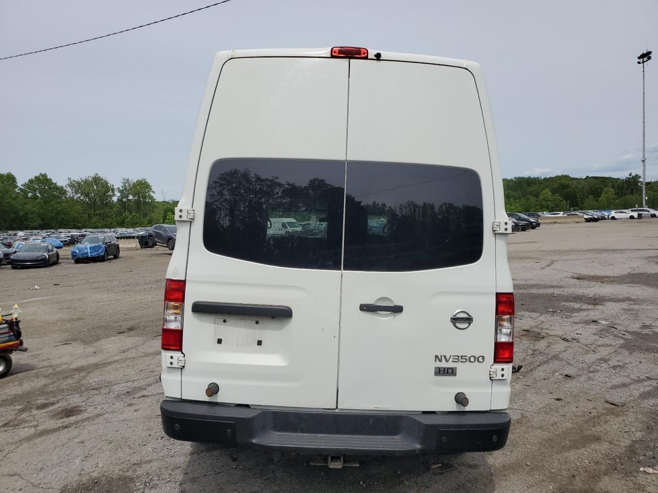 2016 NISSAN Nv