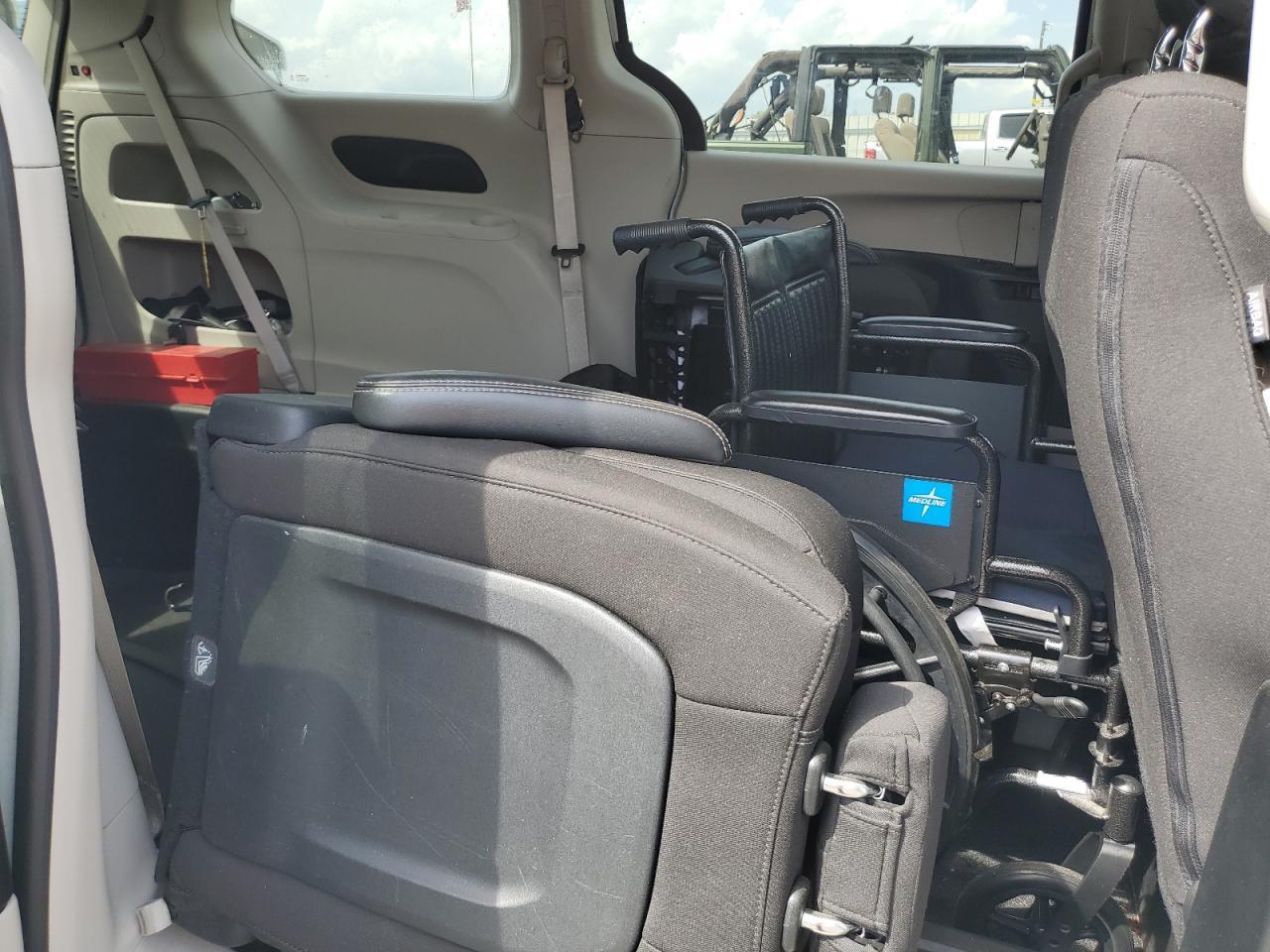 2023 CHRYSLER Voyager