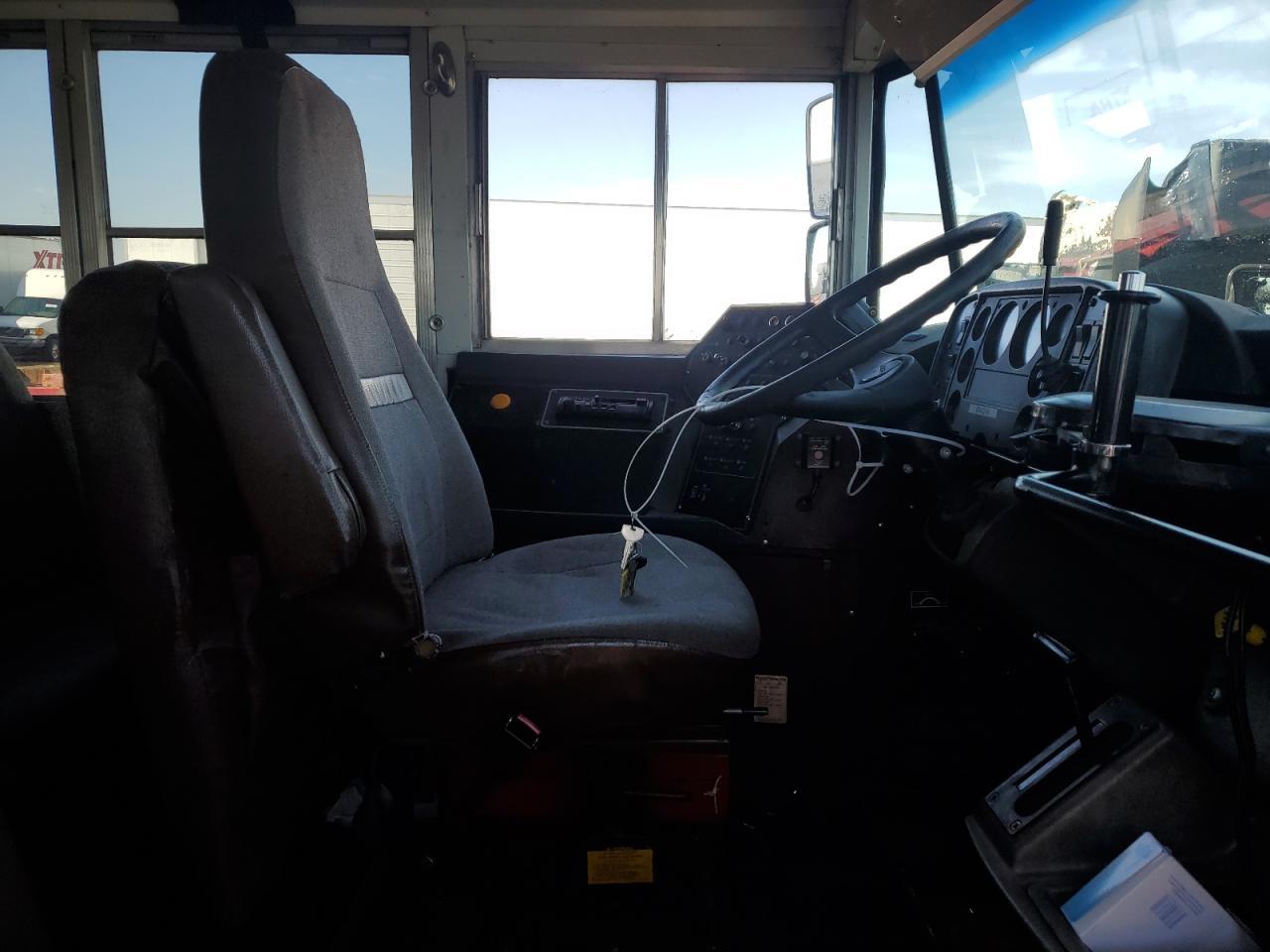1999 FREIGHTLINER Chassis