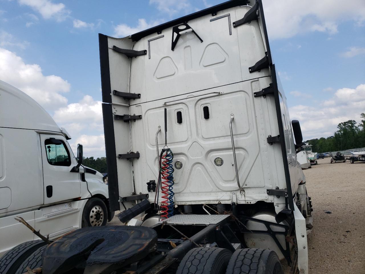 2020 FREIGHTLINER CASCADIA 126