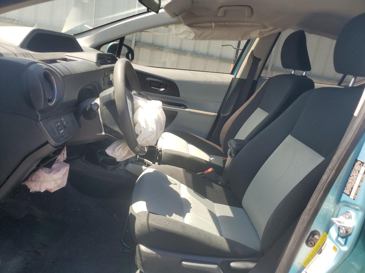 2013 TOYOTA Prius c