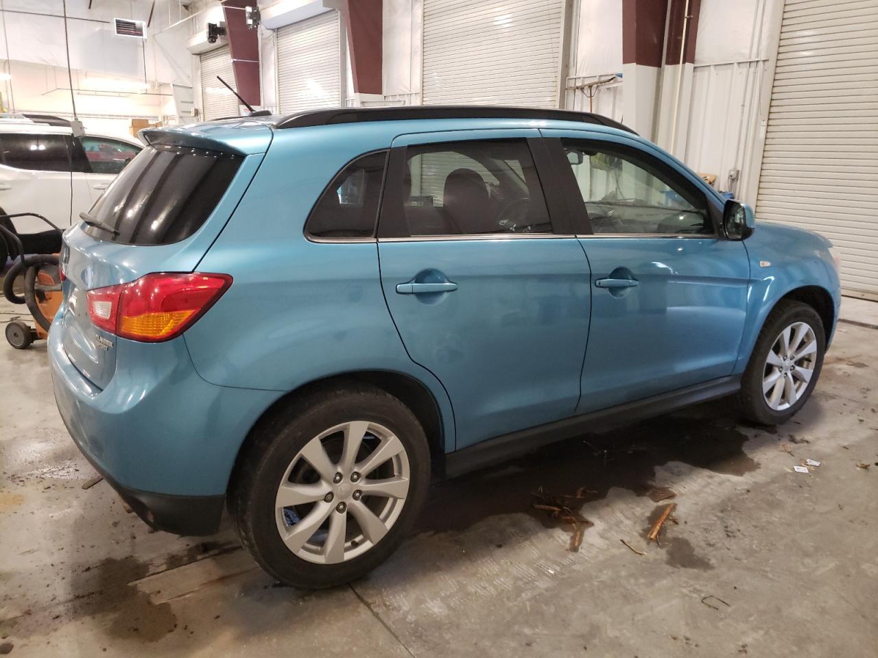 2013 MITSUBISHI outlander