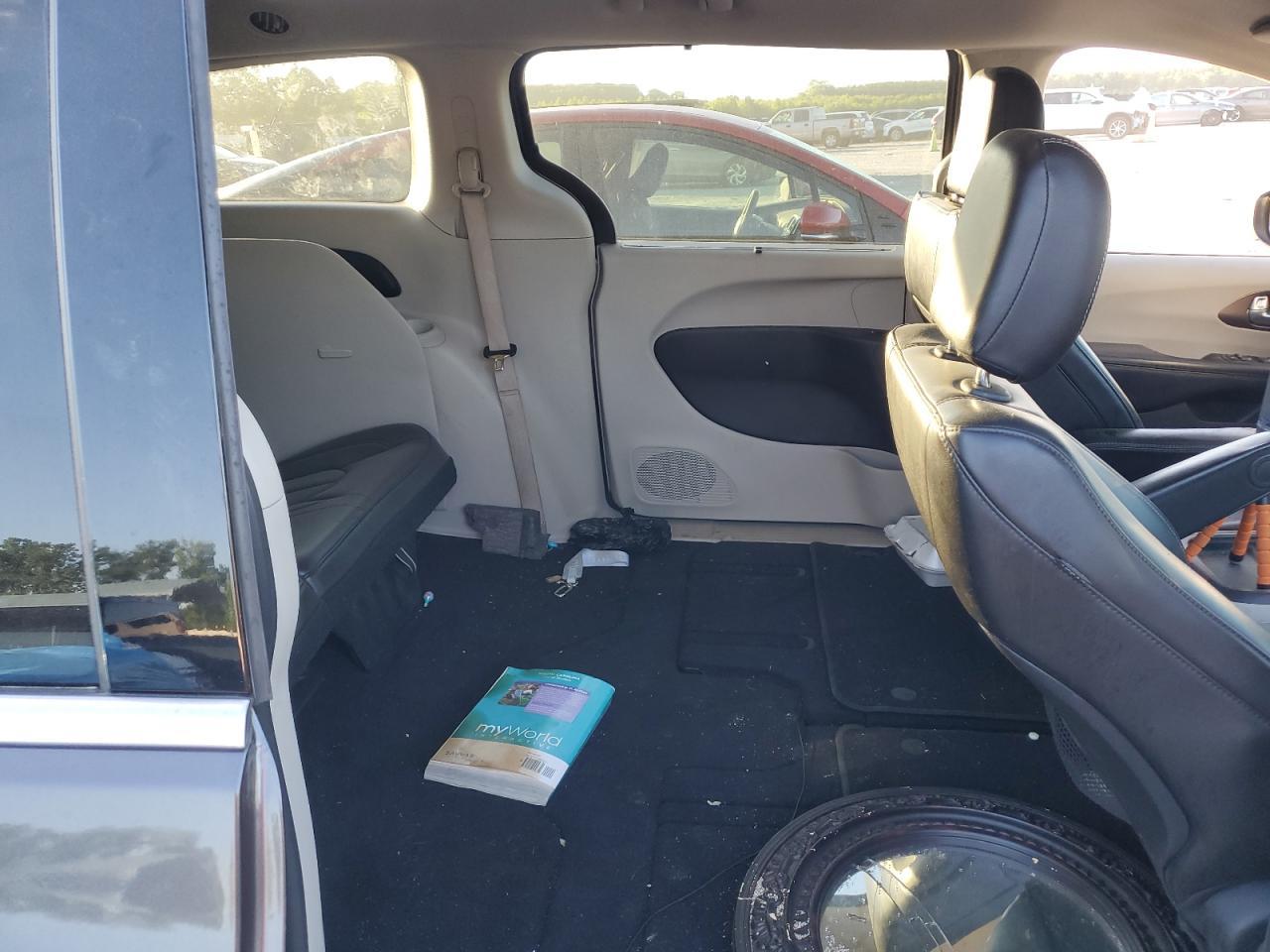 2021 CHRYSLER Voyager