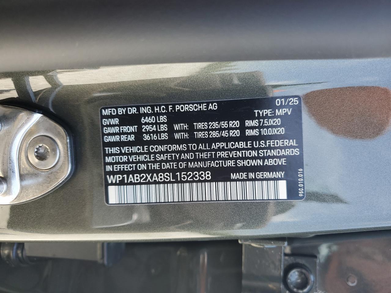 2025 PORSCHE Macan