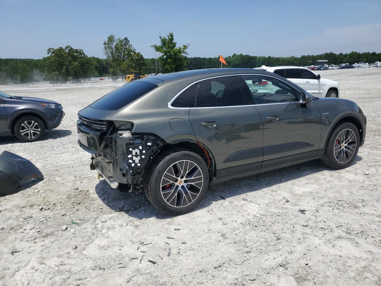 2025 PORSCHE Macan