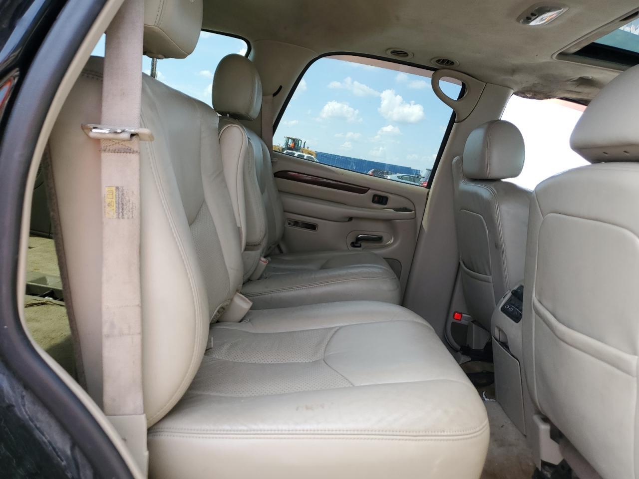 2004 CADILLAC ESCALADE
