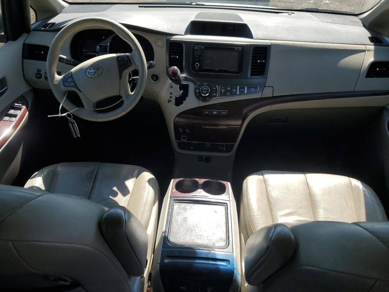 2012 TOYOTA SIENNA