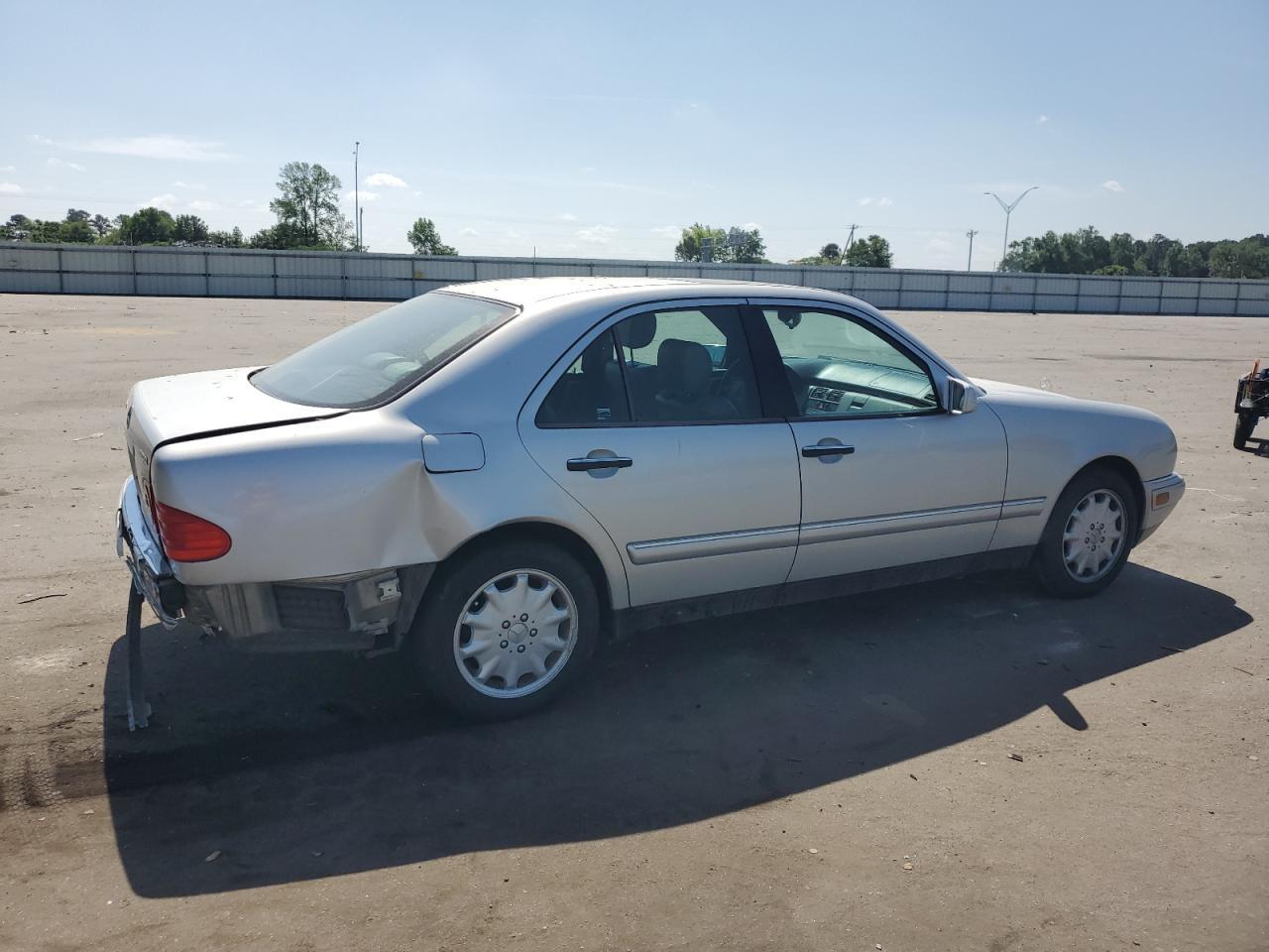 1996 MERCEDES-BENZ E-Class