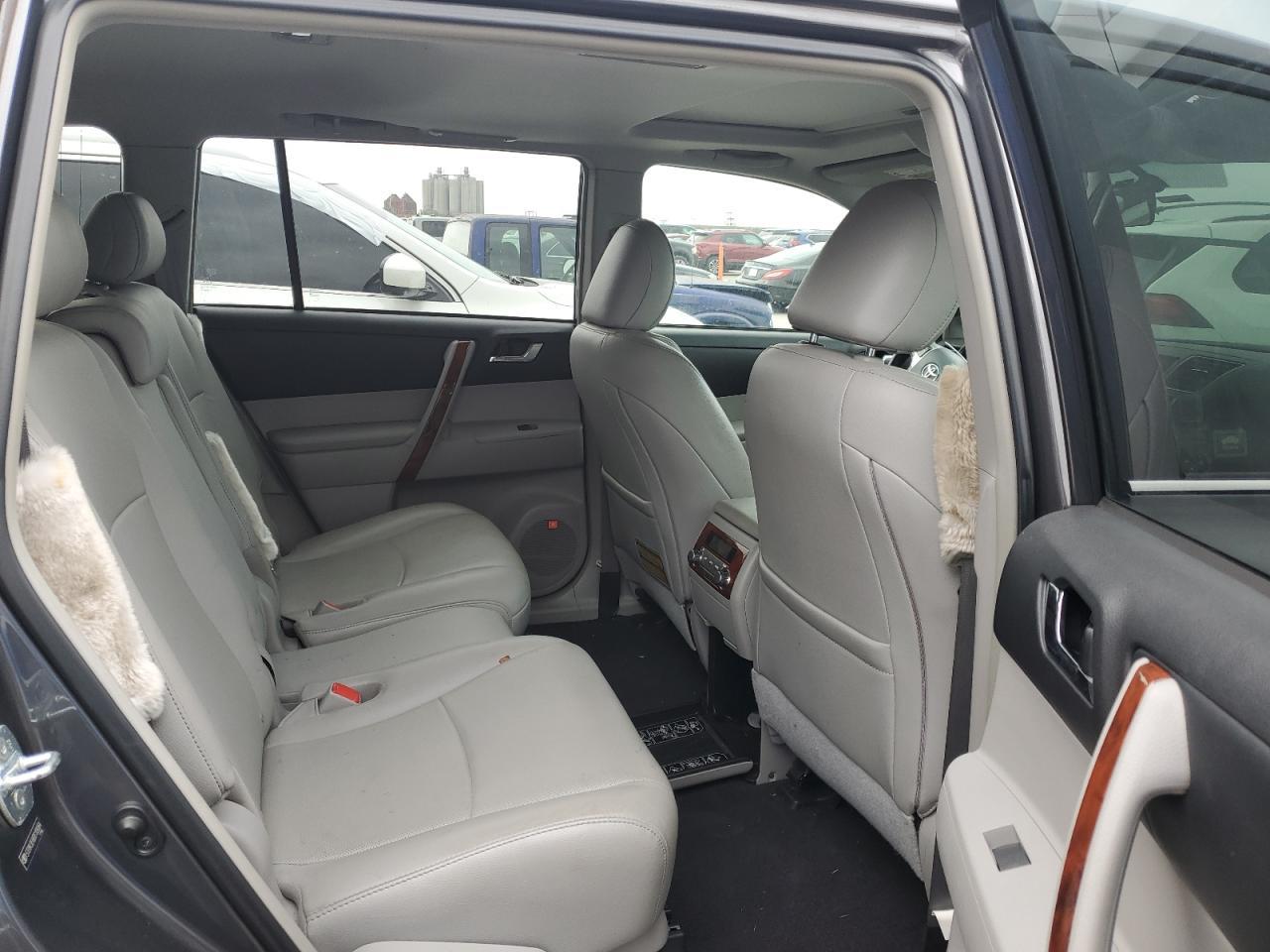 2013 TOYOTA HIGHLANDER