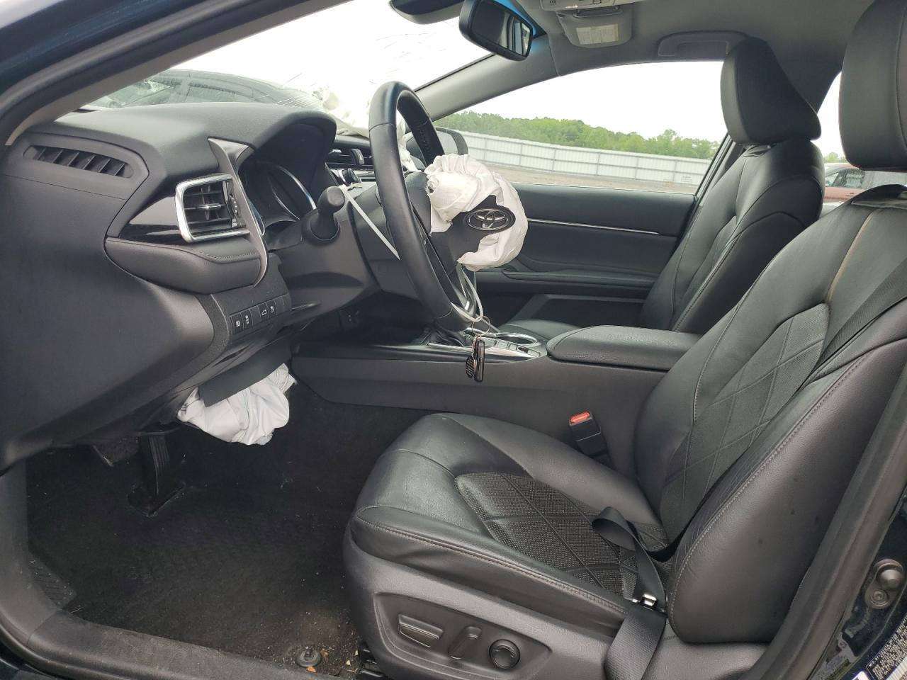 2018 TOYOTA CAMRY