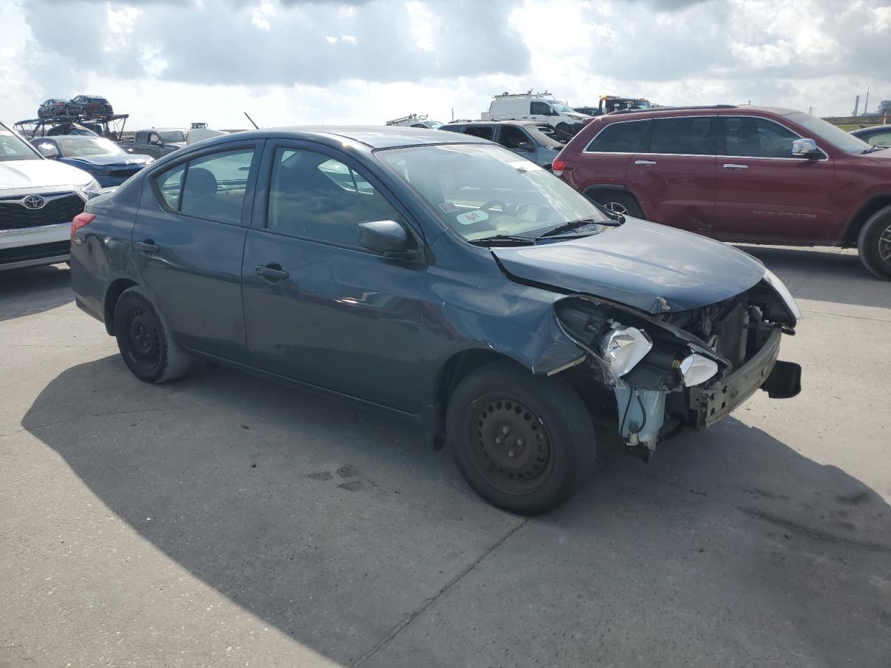 2017 NISSAN VERSA