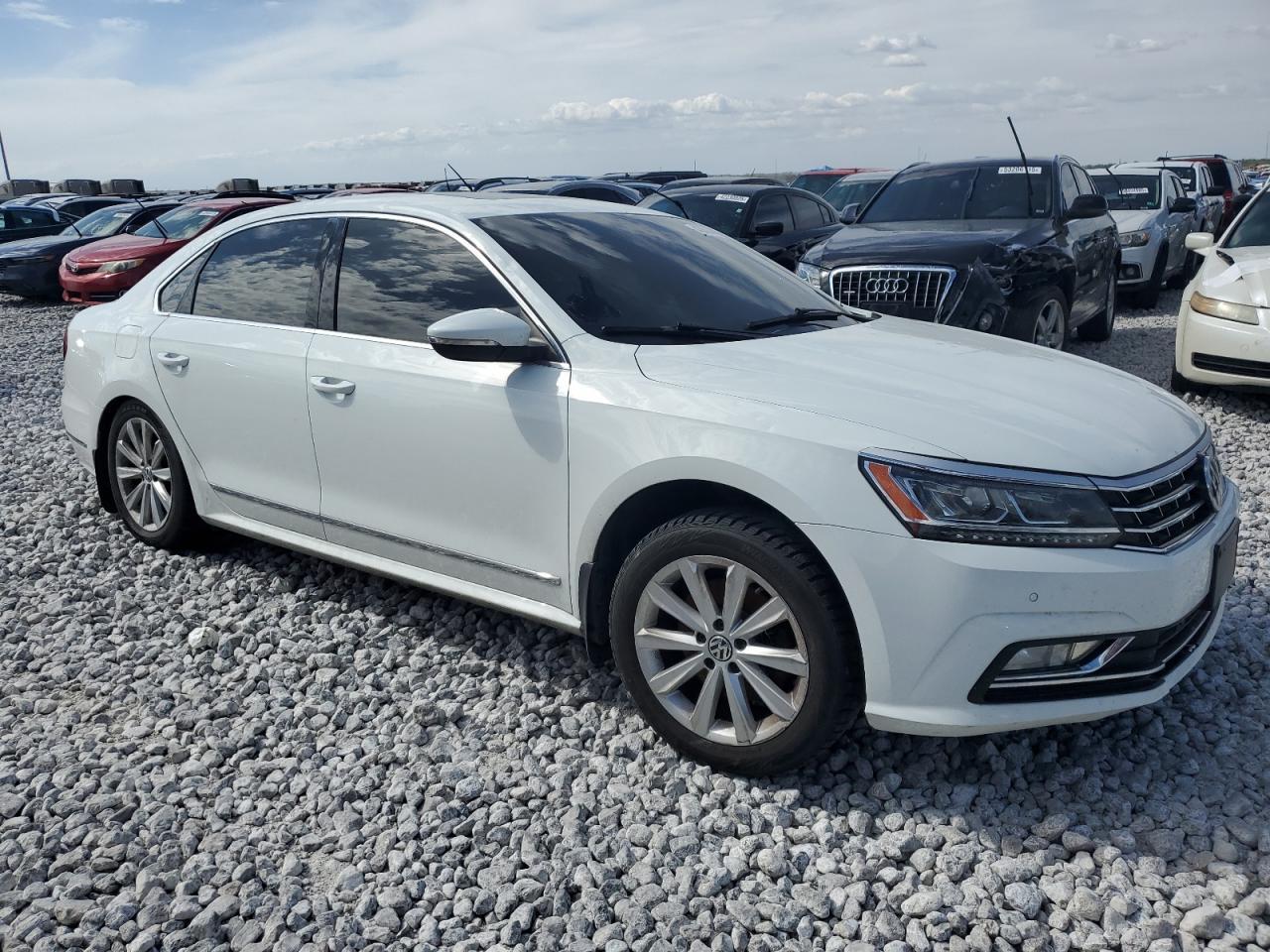 2017 VOLKSWAGEN Passat