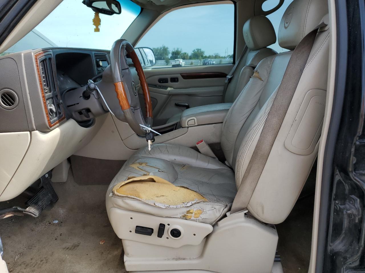 2004 CADILLAC ESCALADE