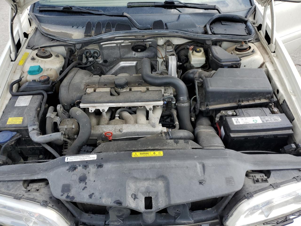 2004 VOLVO C70