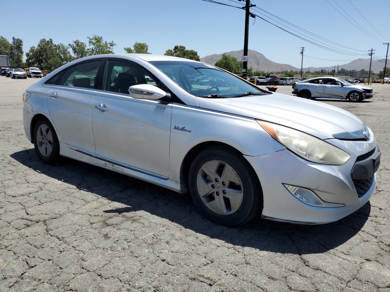 2011 HYUNDAI SONATA