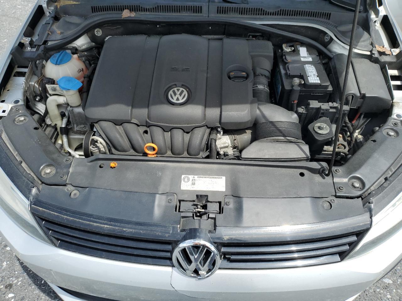 2011 VOLKSWAGEN JETTA