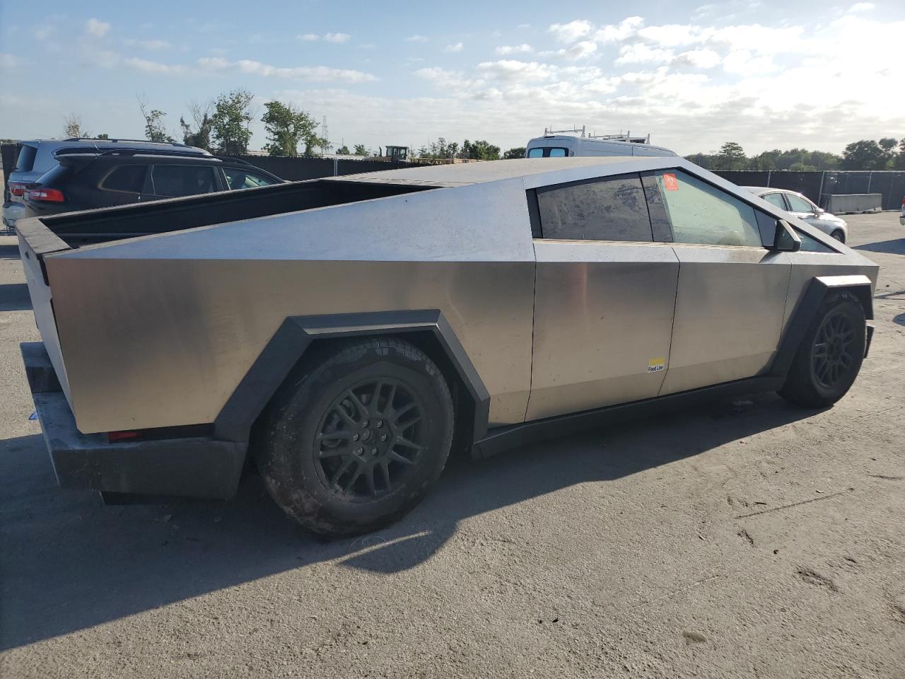 2025 TESLA Cybertruck