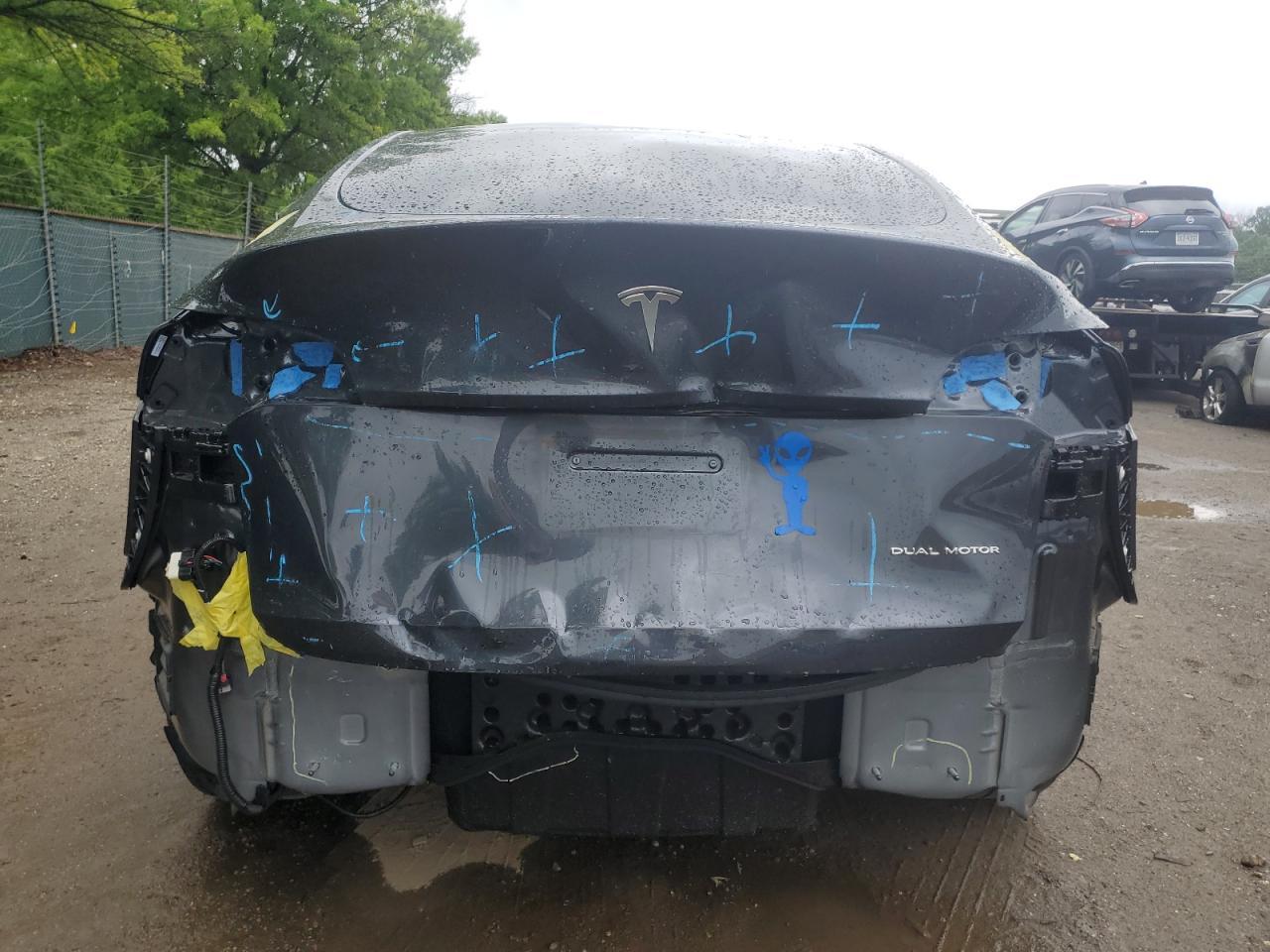 2024 TESLA MODEL Y