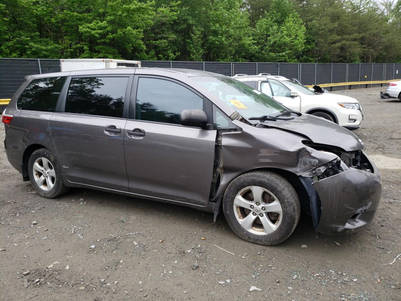 2017 TOYOTA SIENNA