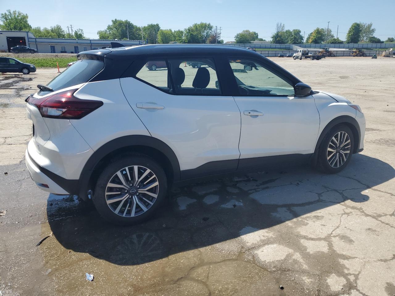 2024 NISSAN KICKS
