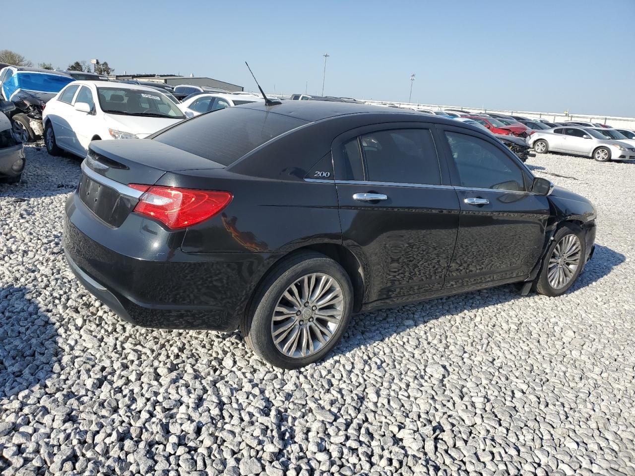 2011 CHRYSLER 200