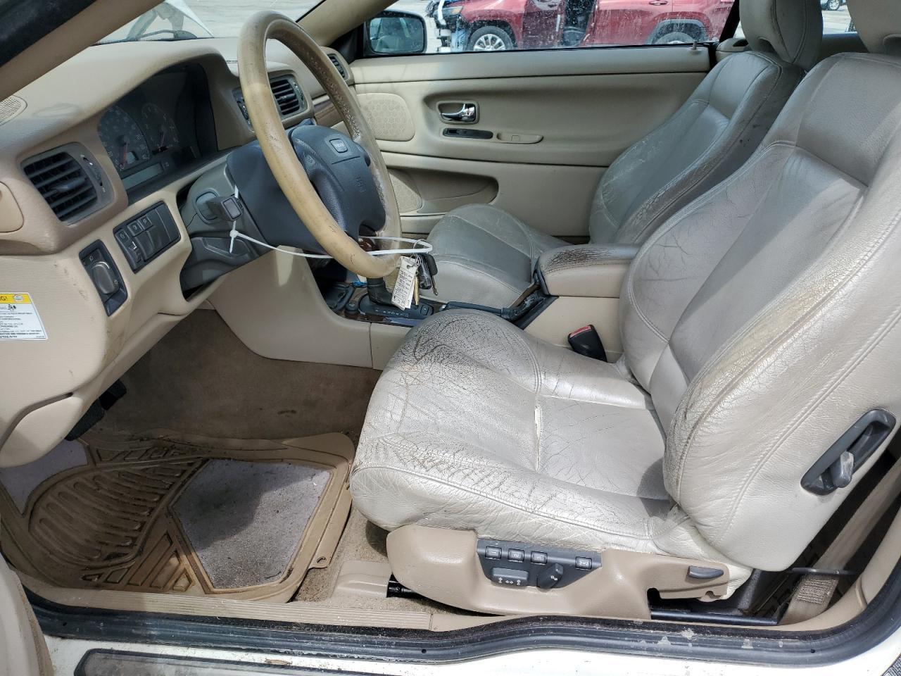 2004 VOLVO C70